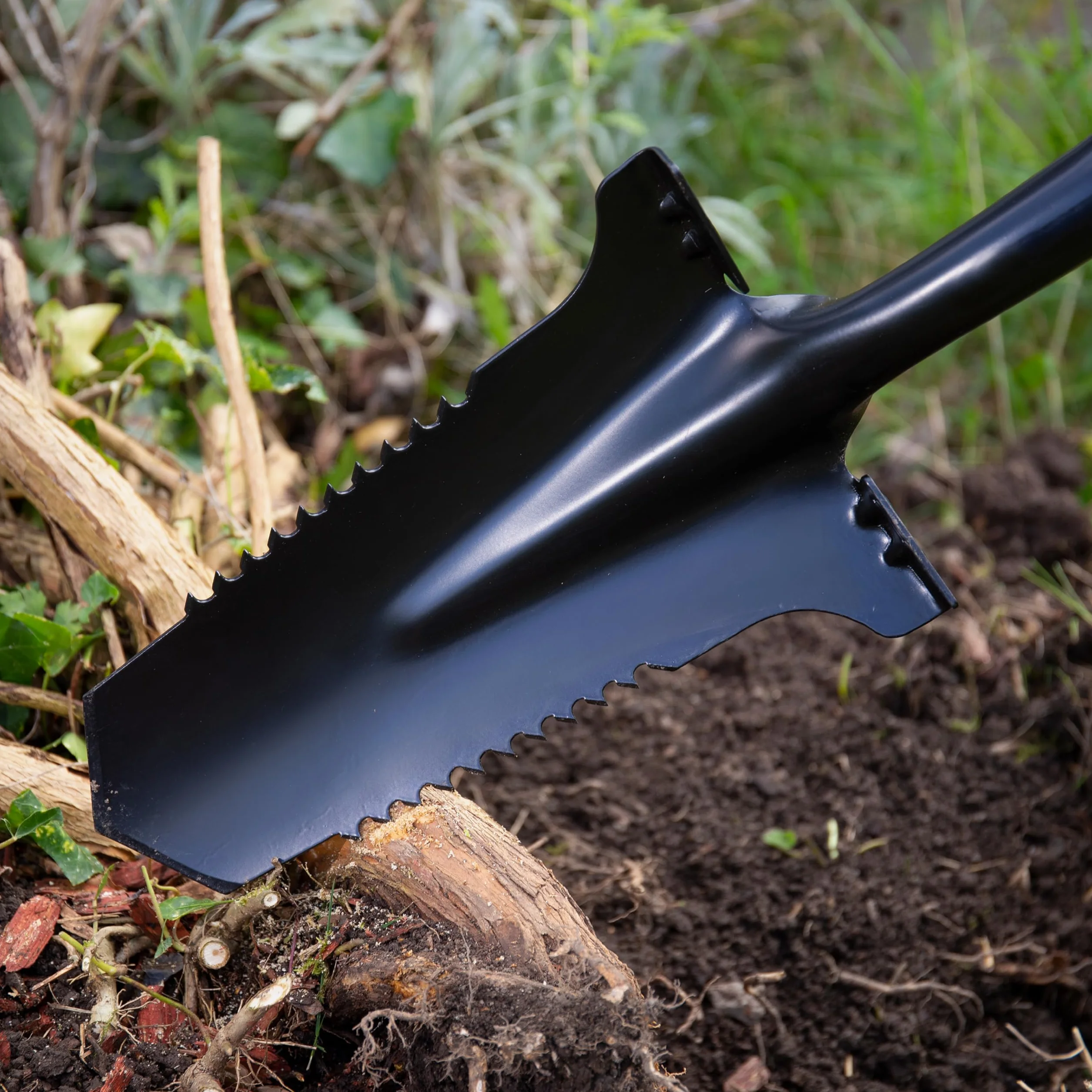 Meister 9872240 - Pala con sierra de raíz para raíces de hasta 3 cm - 195 mm de ancho de trabajo - Mango ergonómico en D - para jardín, construcción y mantenimiento de paisaje/pala de raíz para jardín
