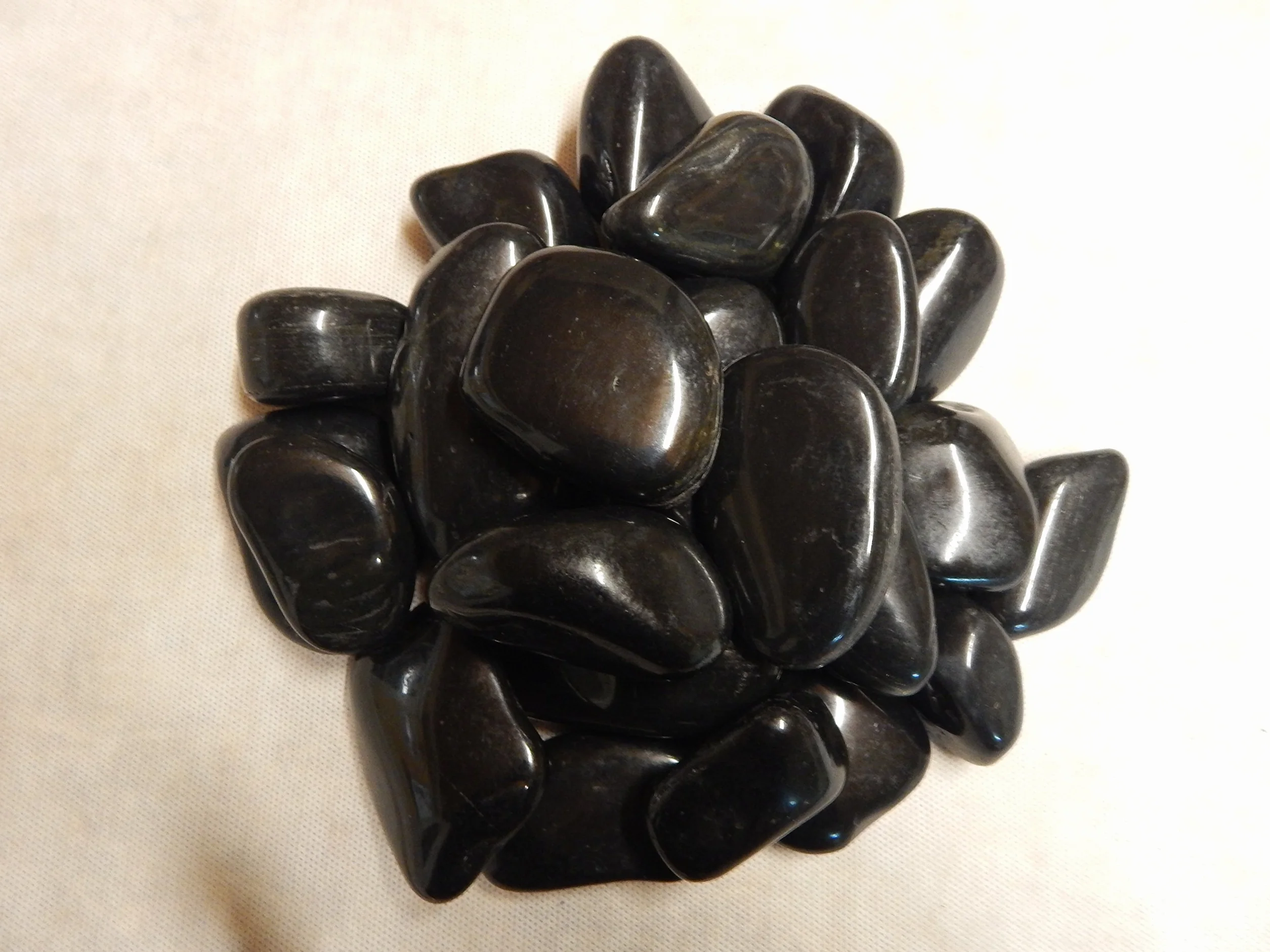 Cantos rodados pulidos, cantos rodados brillantes, cantos rodados de río, cantos rodados, cantos rodados de jardín, grava ornamental, negra o marrón - varias cantidades (20 kg negros)