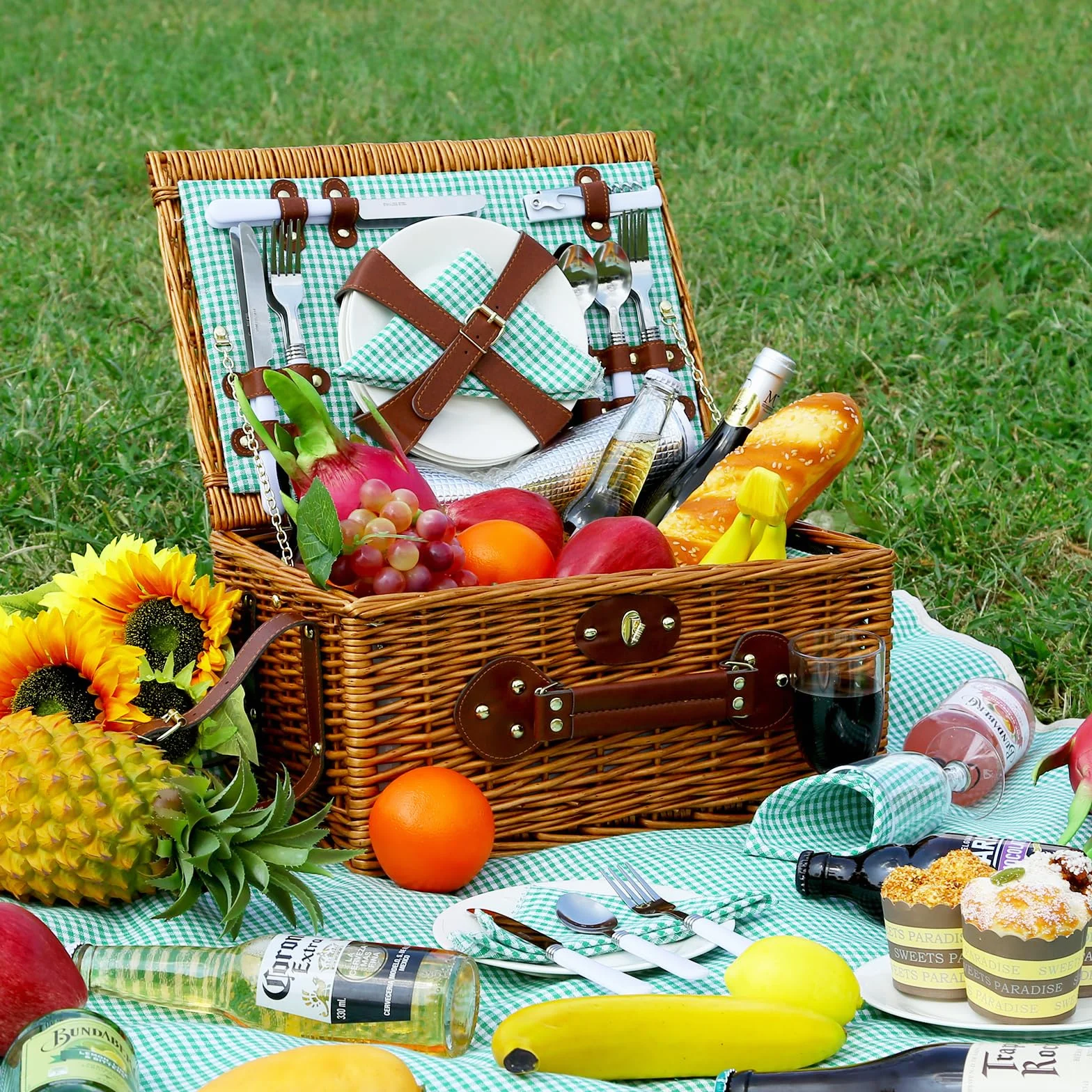 Juego de cesta de picnic para 4 personas con compartimento refrigerador y manta de picnic impermeable, correa extraíble, bolsa de vino, juego de cubiertos, para camping, playa, senderismo,