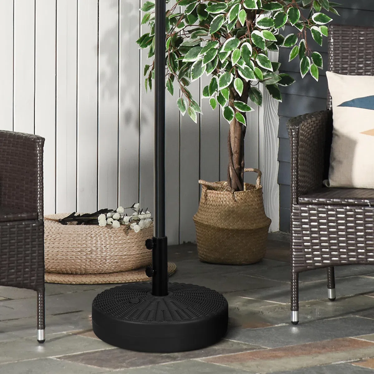 Outsunny Base de Sombrilla Redondo Soporte para Parasol Rellenable de Agua 22 kg y Arena 29 kg para Poste de Parasol de Ø38/48 mm Superficie de Imitación de Ratán Ø51x36 cm Negro