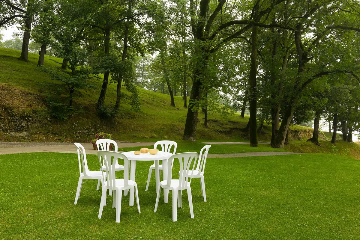 resol grupo RESOL Tossa Mesa Jardín Comedor Exterior Ø86 Redonda | 2 ó 4 Personas | Ligera, con Agujero Central para Sombrilla | Protección UV para Uso en Patio, Terraza o Porche - Color Crema