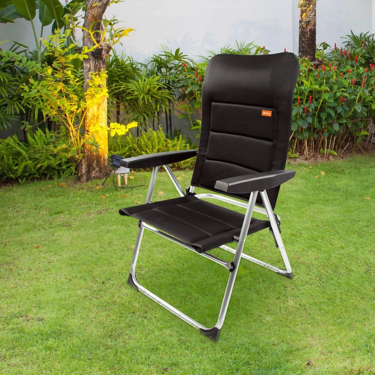 AKTIVE 62292 - Silla Plegable Acolchada Negra, para terraza, balcón, Patio o jardín, Medidas 62 x 48 x 39/105 cm, Material Aluminio y 100% poliéster, antivuelco, Peso máximo 110 kg