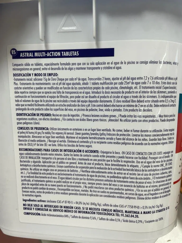 Cloro Multiacción 5kg de ASTRALPOOL - Efecto desinfectante, antialgas y floculante- Mantiene el Agua Limpia, cristalina y sin Algas.