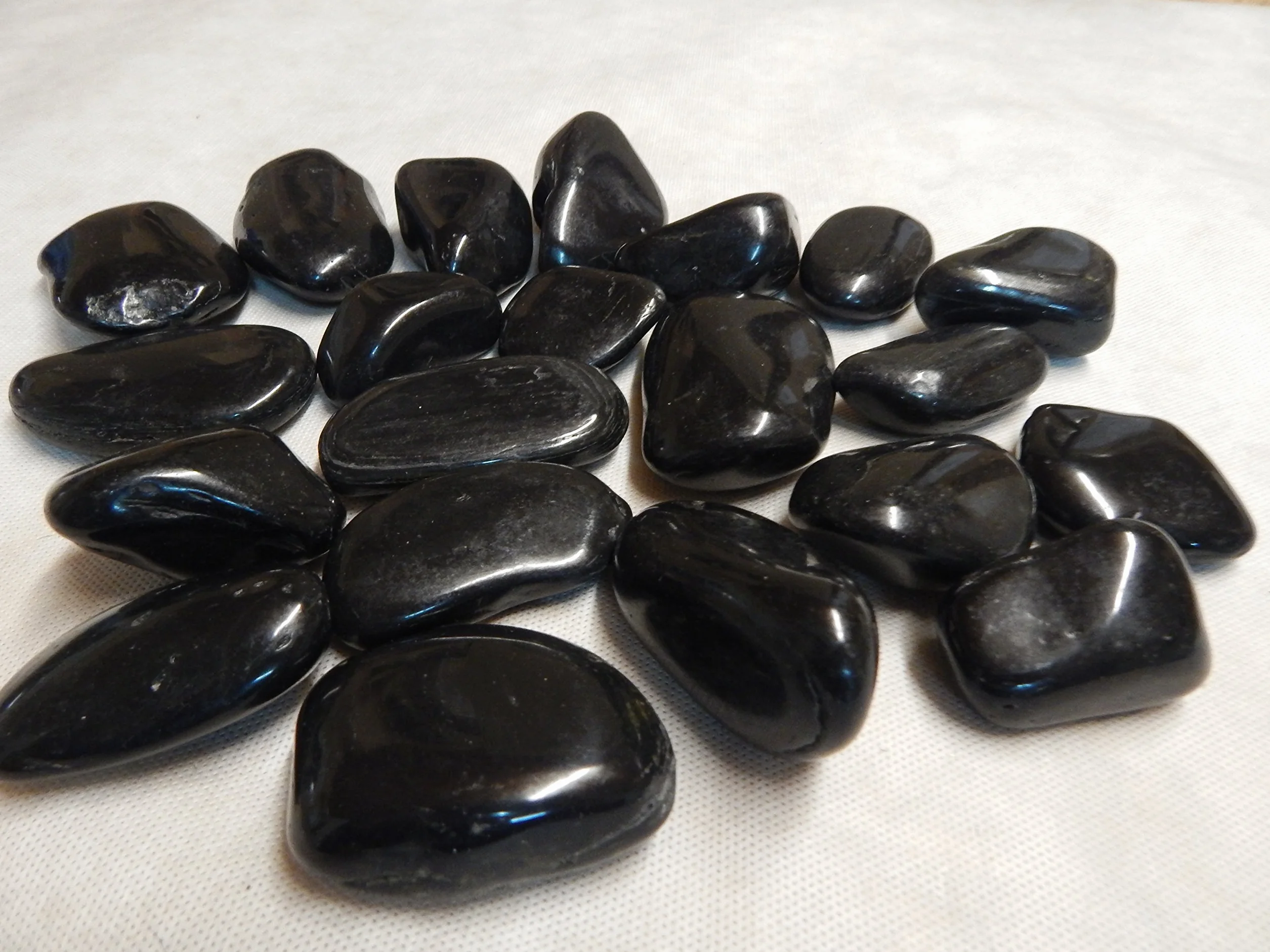 Cantos rodados pulidos, cantos rodados brillantes, cantos rodados de río, cantos rodados, cantos rodados de jardín, grava ornamental, negra o marrón - varias cantidades (20 kg negros)