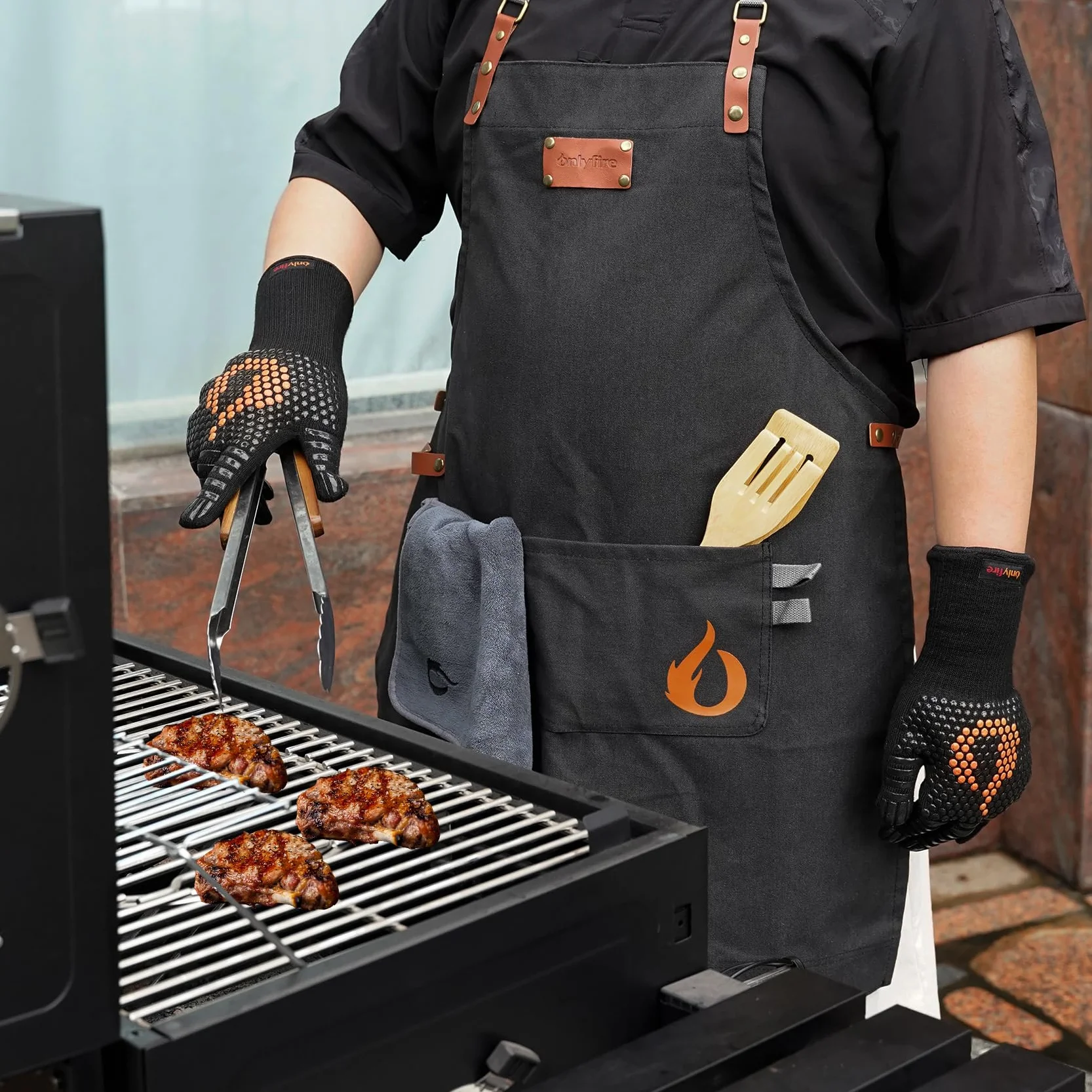 onlyfire Juego de Utensilios para Barbacoa de 3 Piezas, Contiene Delantal de Barbacoa Ajustable Con 2 Bolsillos, Guantes Barbacoa Resistentes y Paño de Microfibra, Kit de Accesorios para Cocinar