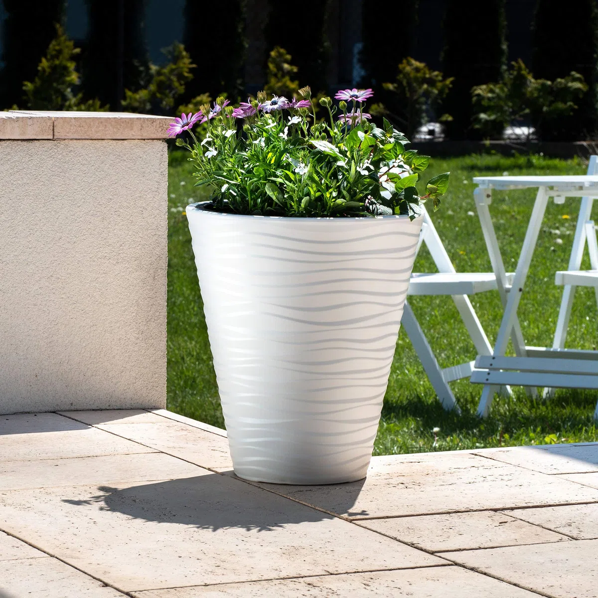 KADAX Maceta redonda para interior y exterior, de plástico, resistente a la intemperie, para casa, jardín, balcón (40 cm de diámetro, color blanco)
