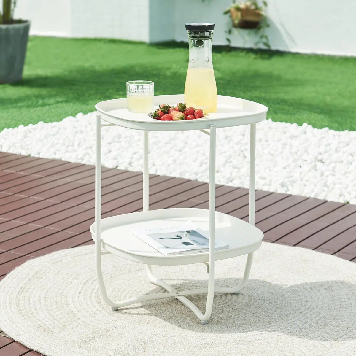[en.casa] Mesita de Jardín Sandefjord Mesa de Café de Patio con 2 Bandejas Extraíbles Estilo Moderno Mueble de Jardín Terraza Balcón Acero 57,5 x 46 x 46 cm - Blanco