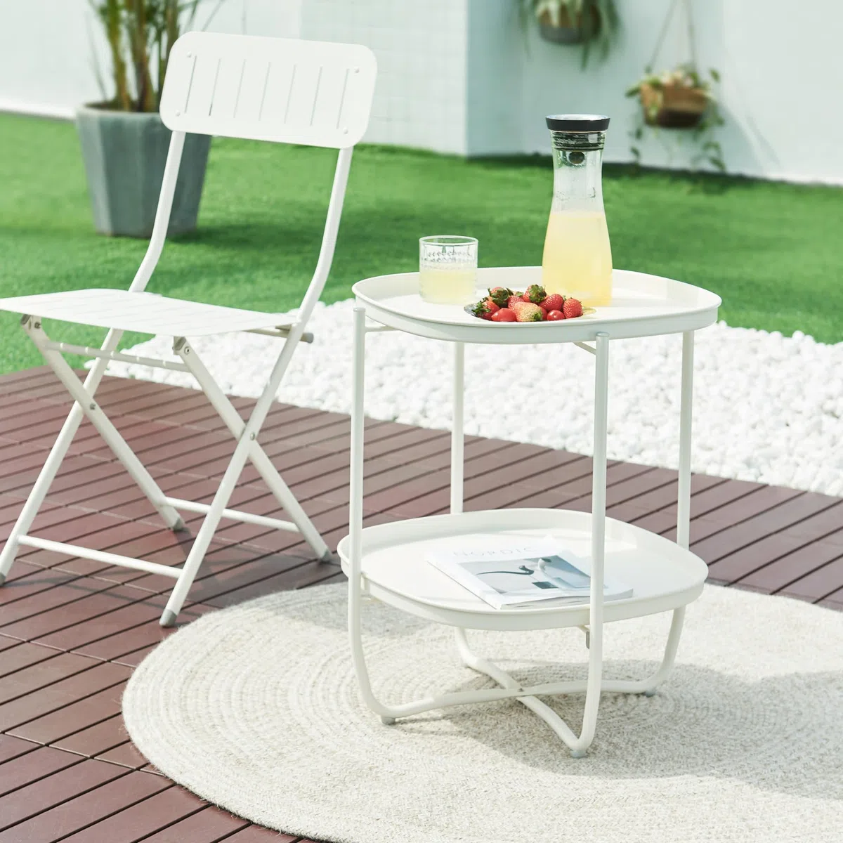 [en.casa] Mesita de Jardín Sandefjord Mesa de Café de Patio con 2 Bandejas Extraíbles Estilo Moderno Mueble de Jardín Terraza Balcón Acero 57,5 x 46 x 46 cm - Blanco