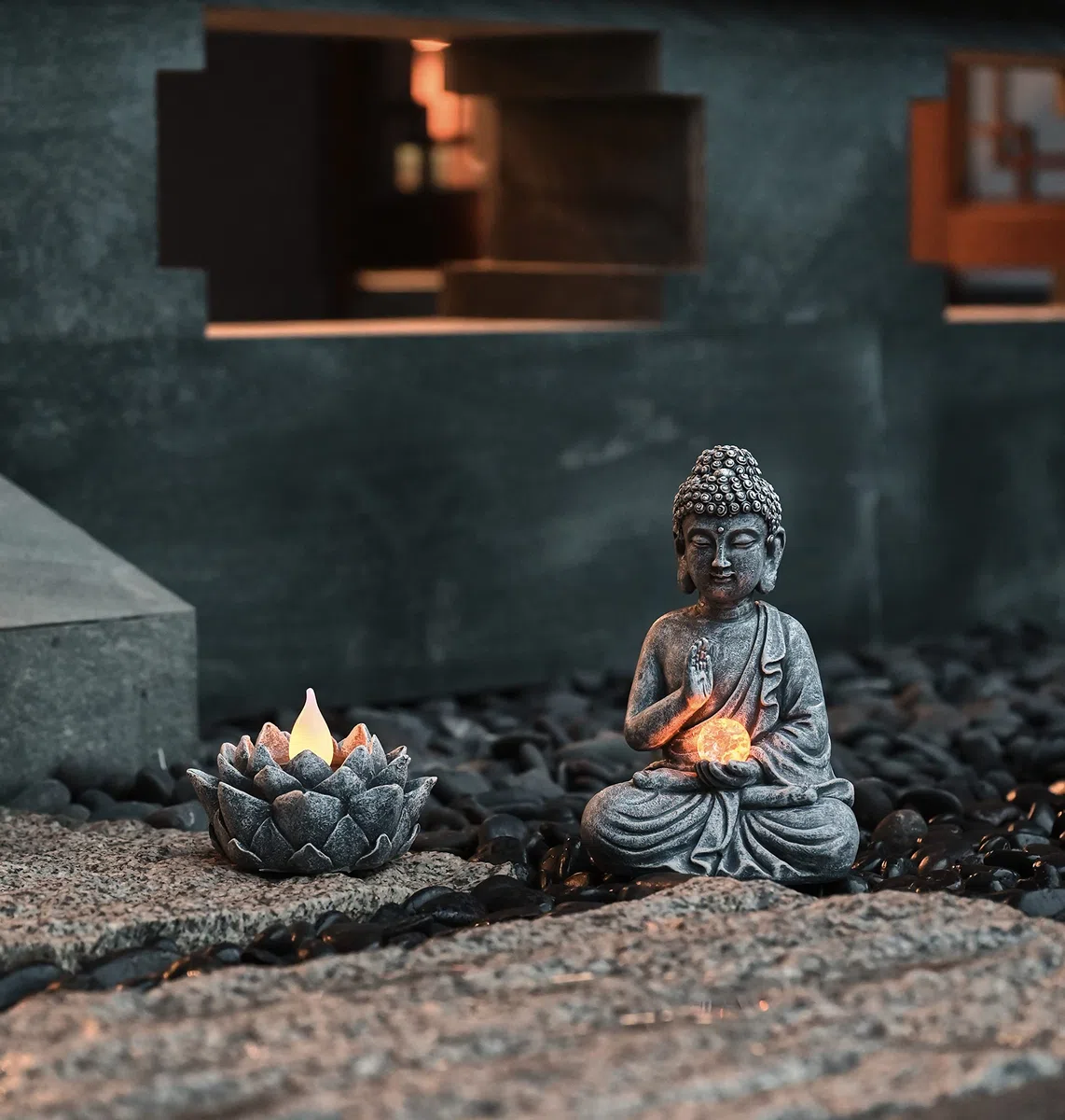 TERESA'S COLECTIONS - Decoración de jardín al Aire Libre Buda con Loto Solar, Juego de 2 Adornos de Buda meditando Luces solares para Exteriores, Decoraciones para el jardín, Regalo para Mujer